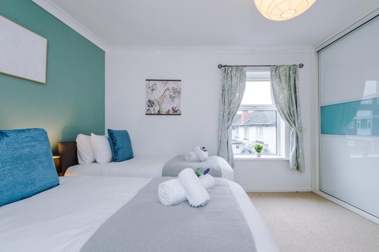 Дом отдыха New! Spacious 2-bed In By 53 Degrees Property, Ideal For Long Stays, Great Location - Sleeps 6 *