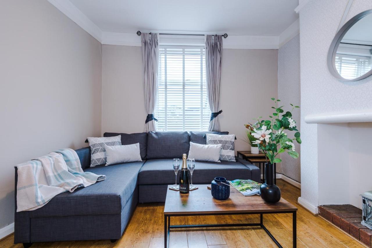 New! Spacious 2-bed In By 53 Degrees Property, Ideal For Long Stays, Great Location - Sleeps 6 Дом отдыха *