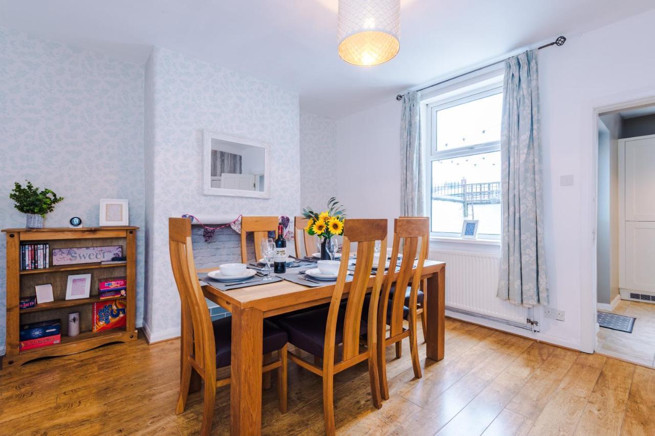 New! Spacious 2-bed In By 53 Degrees Property, Ideal For Long Stays, Great Location - Sleeps 6 Дом отдыха Честер