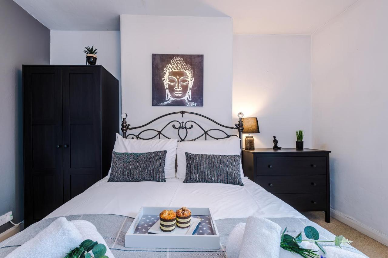New! Spacious 2-bed In By 53 Degrees Property, Ideal For Long Stays, Great Location - Sleeps 6 Честер